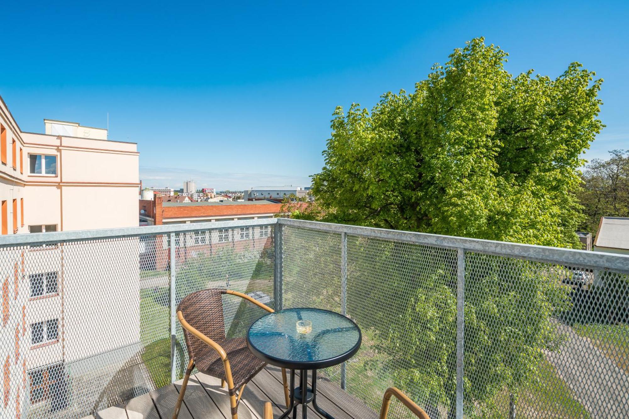 Perla Hradce 101 Lägenhet Hradec Králové Exteriör bild