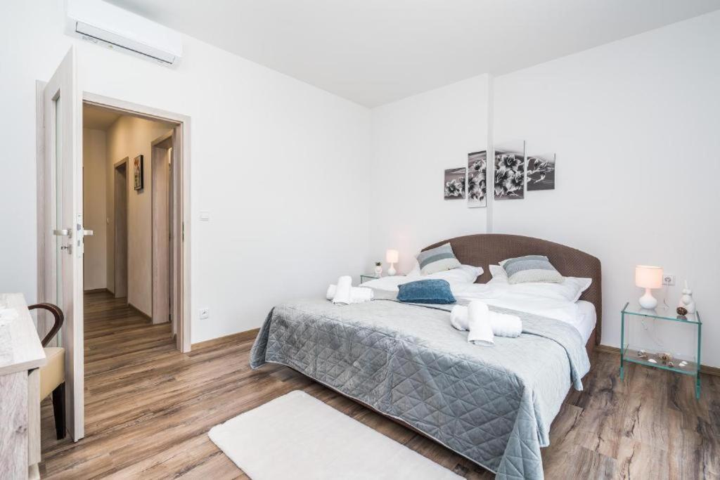 Perla Hradce 101 Lägenhet Hradec Králové Exteriör bild