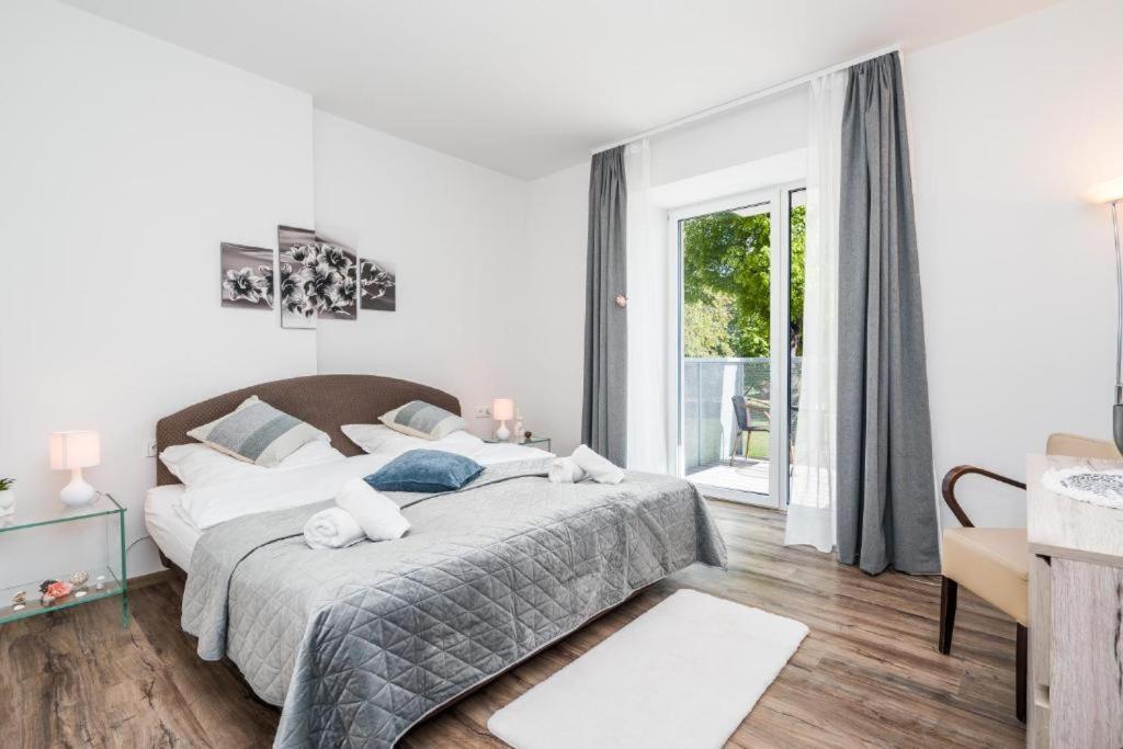 Perla Hradce 101 Lägenhet Hradec Králové Exteriör bild